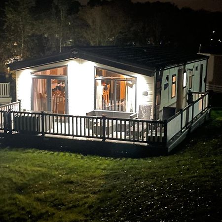 Luxury Lodge On Edge Of New Forest And 800M From Sea Entertainment And Leisure Passes Included Milford on Sea Esterno foto