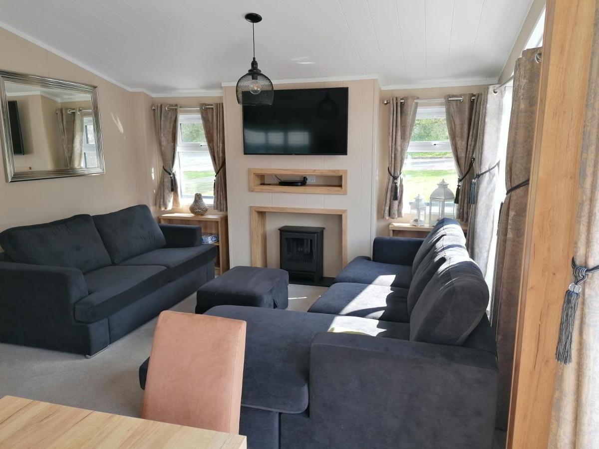 Luxury Lodge On Edge Of New Forest And 800M From Sea Entertainment And Leisure Passes Included Milford on Sea Esterno foto