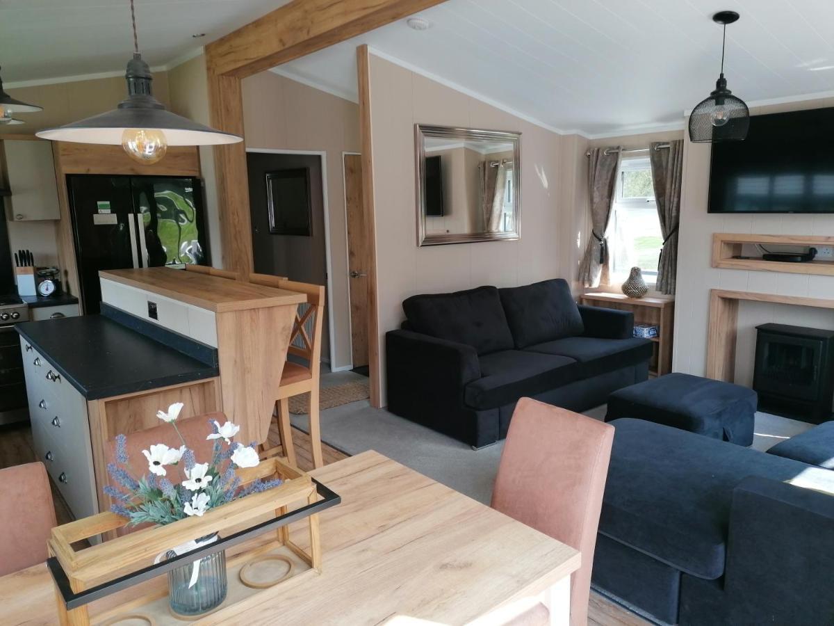 Luxury Lodge On Edge Of New Forest And 800M From Sea Entertainment And Leisure Passes Included Milford on Sea Esterno foto
