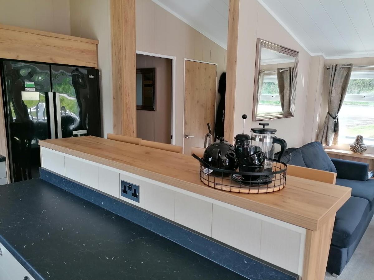 Luxury Lodge On Edge Of New Forest And 800M From Sea Entertainment And Leisure Passes Included Milford on Sea Esterno foto