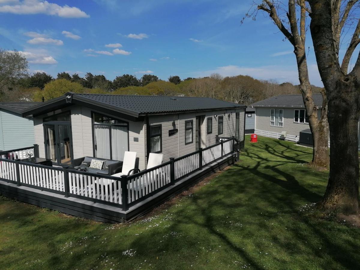 Luxury Lodge On Edge Of New Forest And 800M From Sea Entertainment And Leisure Passes Included Milford on Sea Esterno foto