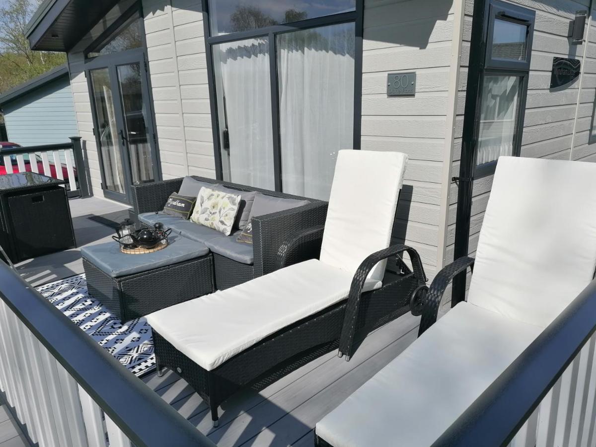 Luxury Lodge On Edge Of New Forest And 800M From Sea Entertainment And Leisure Passes Included Milford on Sea Esterno foto