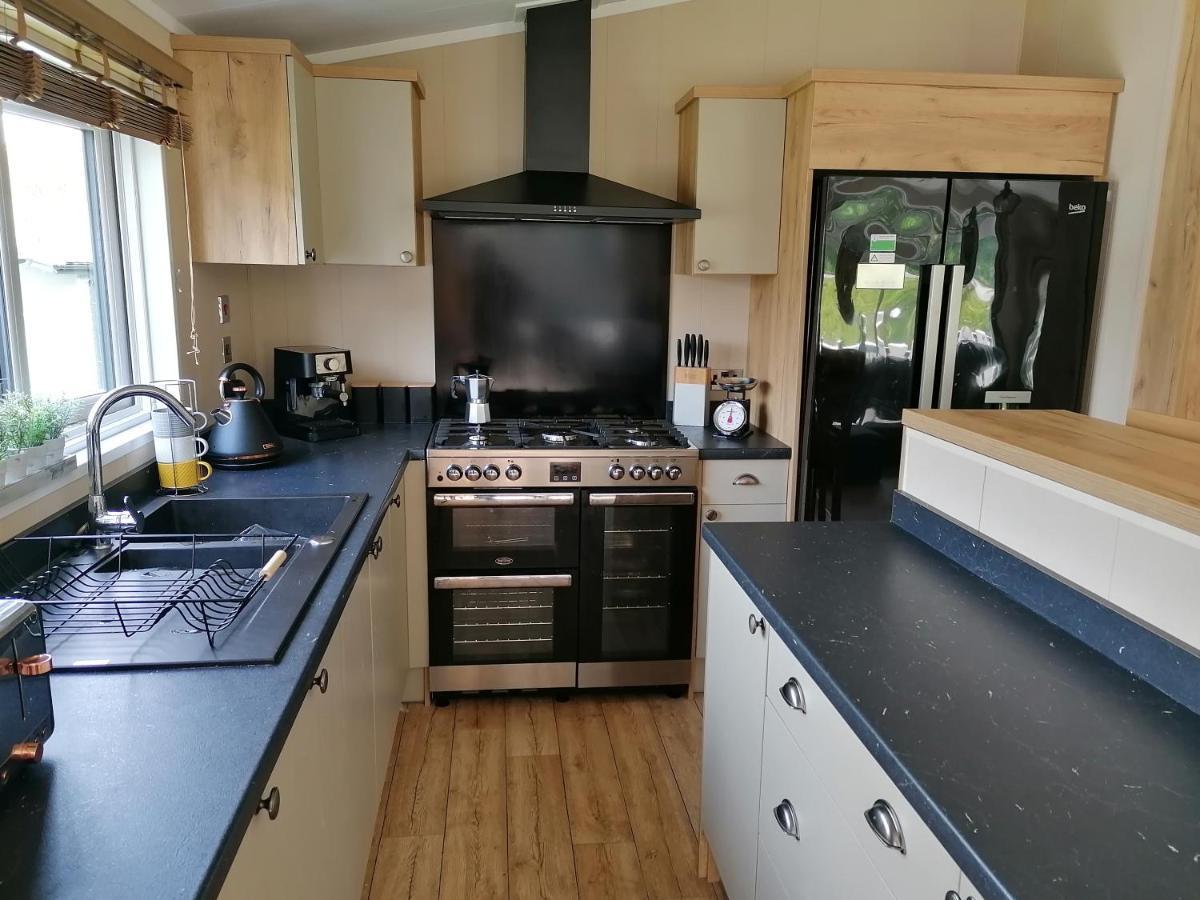 Luxury Lodge On Edge Of New Forest And 800M From Sea Entertainment And Leisure Passes Included Milford on Sea Esterno foto