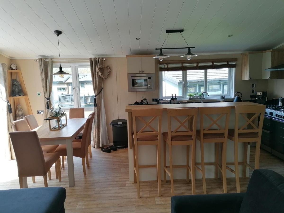 Luxury Lodge On Edge Of New Forest And 800M From Sea Entertainment And Leisure Passes Included Milford on Sea Esterno foto