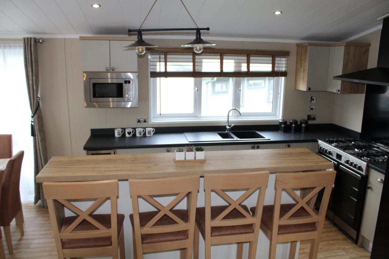 Luxury Lodge On Edge Of New Forest And 800M From Sea Entertainment And Leisure Passes Included Milford on Sea Esterno foto