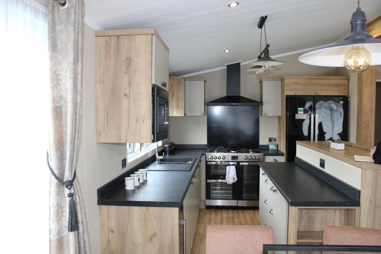 Luxury Lodge On Edge Of New Forest And 800M From Sea Entertainment And Leisure Passes Included Milford on Sea Esterno foto