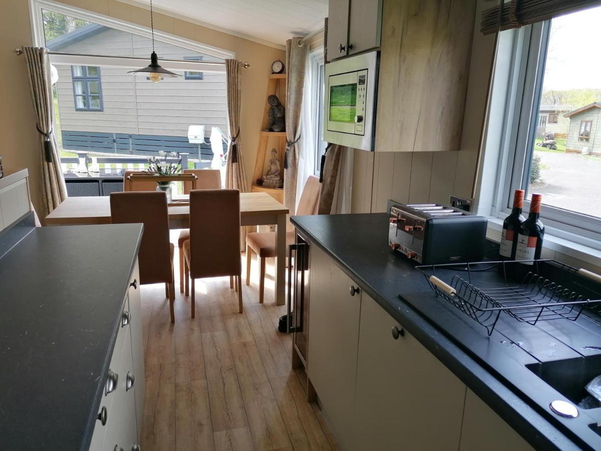 Luxury Lodge On Edge Of New Forest And 800M From Sea Entertainment And Leisure Passes Included Milford on Sea Esterno foto