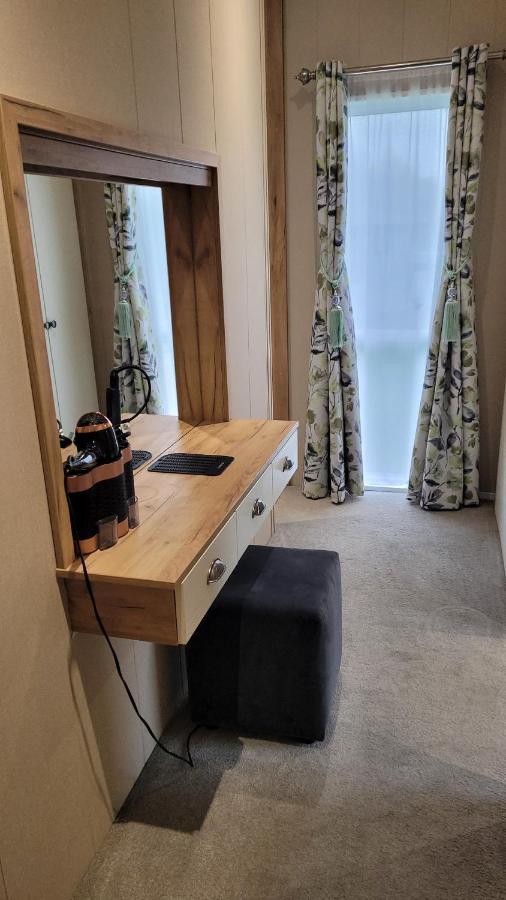 Luxury Lodge On Edge Of New Forest And 800M From Sea Entertainment And Leisure Passes Included Milford on Sea Esterno foto
