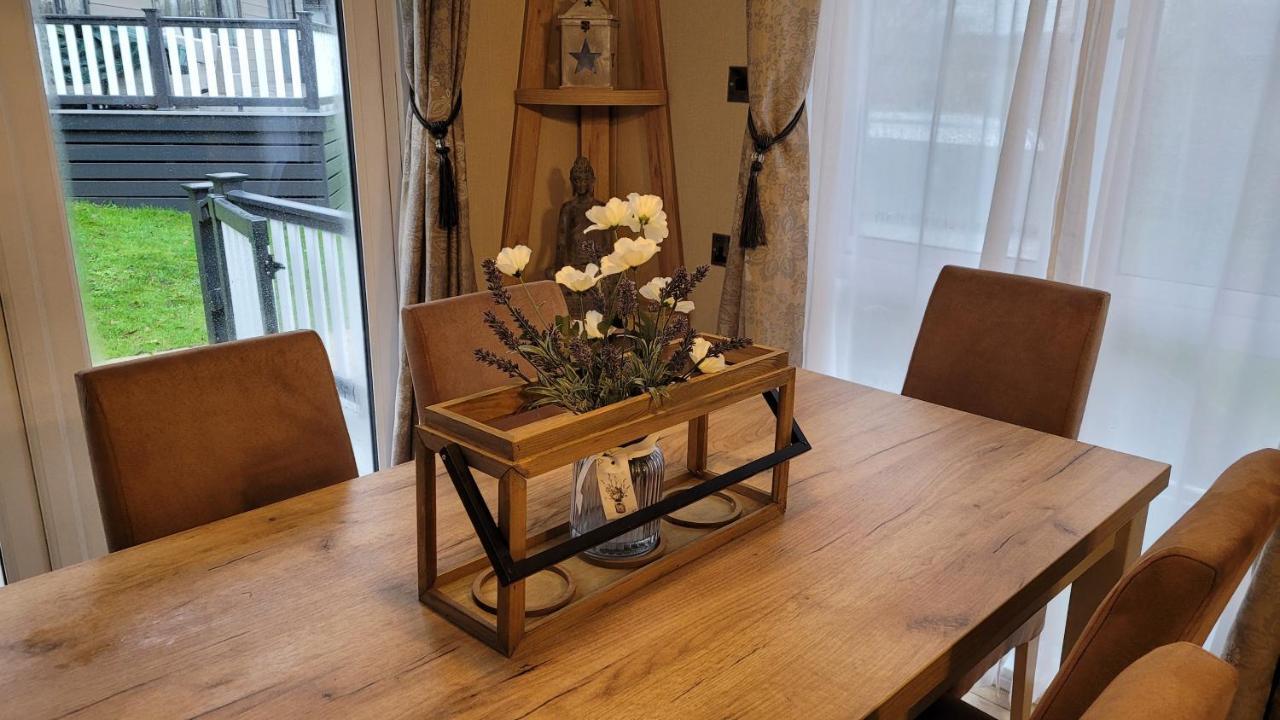 Luxury Lodge On Edge Of New Forest And 800M From Sea Entertainment And Leisure Passes Included Milford on Sea Esterno foto