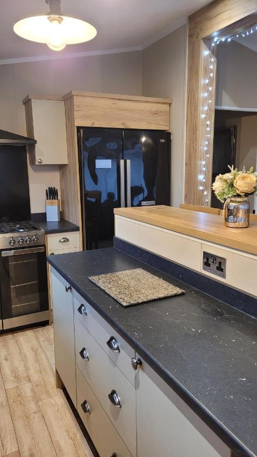 Luxury Lodge On Edge Of New Forest And 800M From Sea Entertainment And Leisure Passes Included Milford on Sea Esterno foto