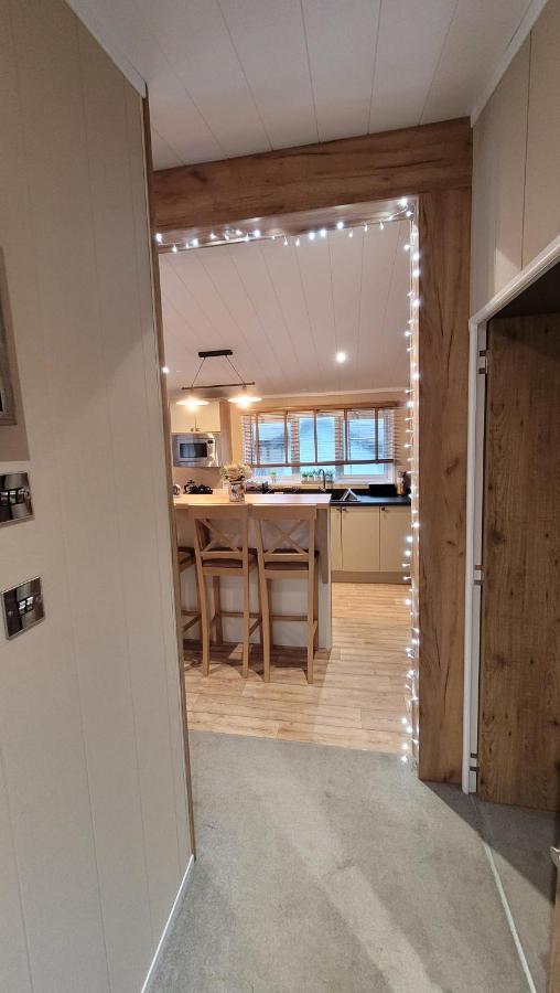 Luxury Lodge On Edge Of New Forest And 800M From Sea Entertainment And Leisure Passes Included Milford on Sea Esterno foto